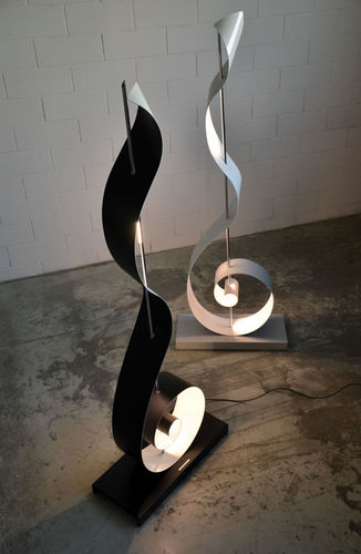 Luminária de piso - CHIAVE DI SOL - Knikerboker - em alumínio / contemporânea / Wire