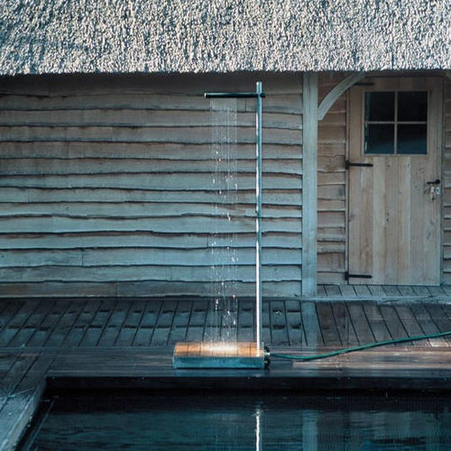 Chuveiro de jardim para piscina - CASCADE - TRADEWINDS atelier - em aço galvanizado / em madeira / em nylon