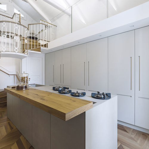 Cozinha contemporânea - 20161103 - TM Italia - em madeira / em grés porcelanato / com ilha