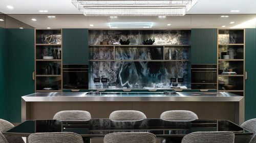 Cozinha contemporânea - 202302 - TM Italia - em madeira laqueada / em vidro / em aço inoxidável