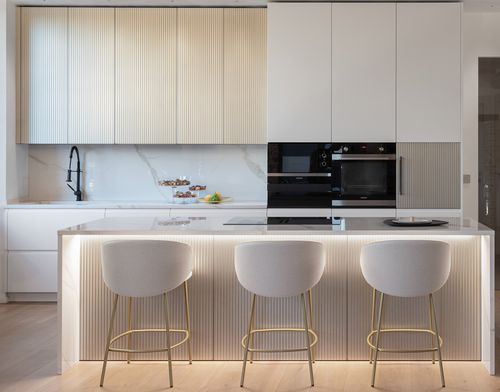 Cozinha contemporânea - 202303 - TM Italia - em madeira laqueada / em arenito / com ilha
