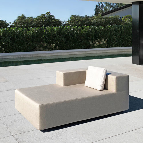 Divã contemporâneo - CHAISE - april furniture - em tecido / com base metálica / para ambiente externo