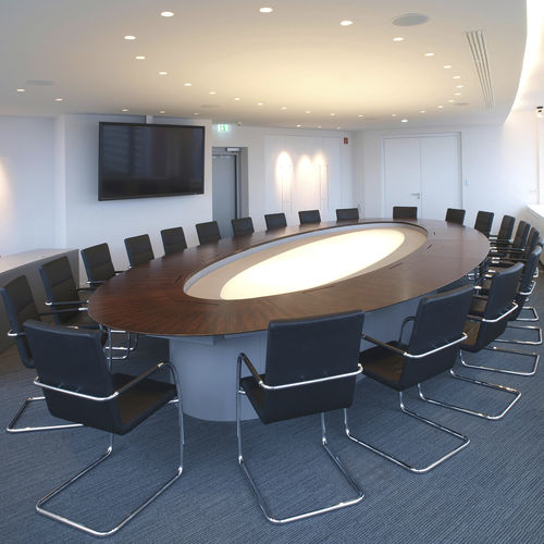 Mesa de conferências contemporânea - .UNIT 22 - Spiegels - em madeira / com base em MDF laqueada / oval