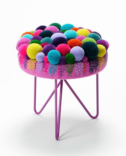 Banqueta contemporânea - No.05 hairpin - MYK Berlin - em lã de merino / com base de aço revestido a pó / com 3 pés