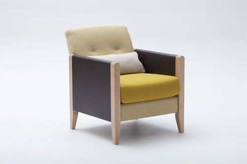 Poltrona contemporânea - RESIDENT - ADENTRO - em faia