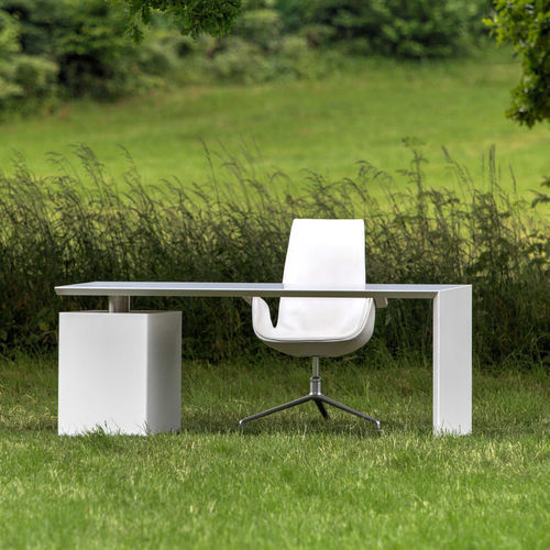 Mesa secretária de piso - M - Hund Möbelwerke - contemporânea / em madeira / reta