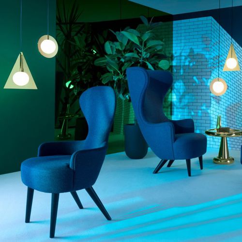 Cadeira de sala de jantar contemporânea - WINGBACK SERIES - Tom Dixon - para ambiente interno / em tecido / em aço