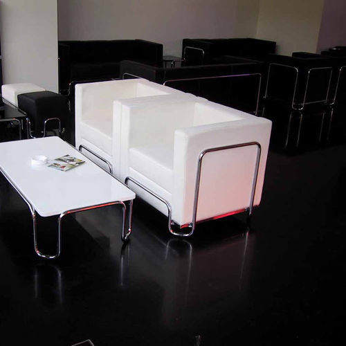 Poltrona contemporânea - KODRETA - KODRETA furniture, s.r.o. - em tecido / em couro / metálica