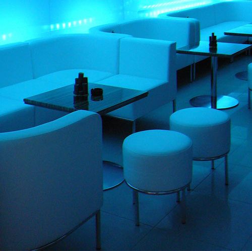 Banqueta contemporânea - VESNA  - KODRETA furniture, s.r.o. - em couro / em tecido / com base metálica