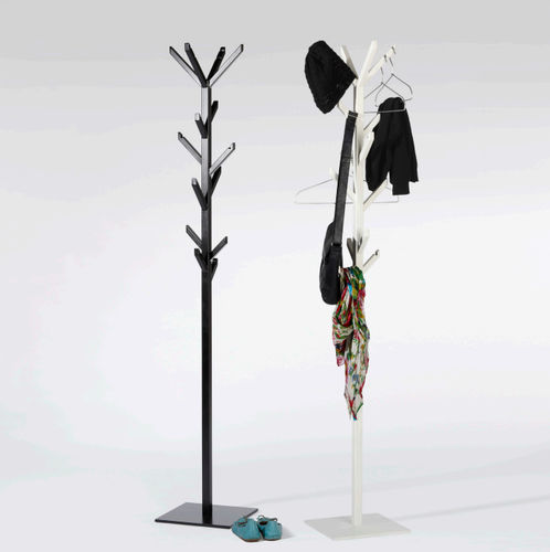 Cabideiro de piso - TWIG - A 2 designers - contemporâneo / em metal pintado