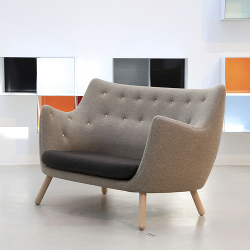 Sofá de design escandinavo - POET - House of Finn Juhl – Onecollection - em tecido / multicores / em madeira