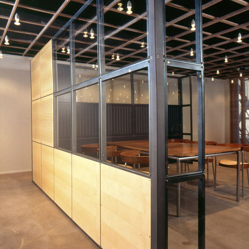 Divisória fixa - KUBER - House of Finn Juhl – Onecollection - com vidro / metálica / da linha comercial