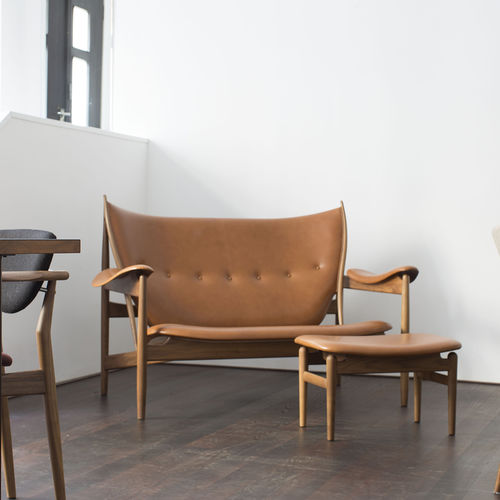 Banco estofado de design escandinavo - CHIEFTAINS - House of Finn Juhl – Onecollection - em nogueira / em teca / com encosto