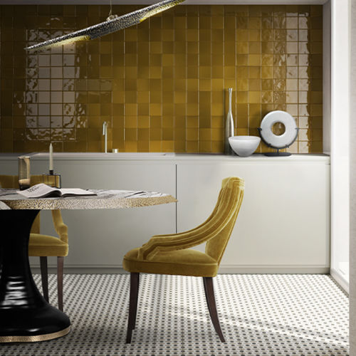 Cadeira de sala de jantar clássica - CAYO  - BRABBU DESIGN FORCES - para ambiente interno / em tecido / com base em madeira de freixo
