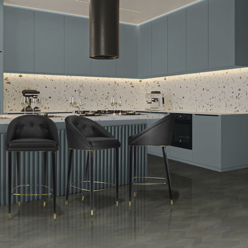 Cadeira alta contemporânea - MALAY COUNTER - BRABBU DESIGN FORCES - para ambiente interno / em couro sintético / com base em madeira laqueada