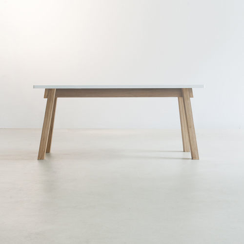 Mesa de jantar contemporânea - STANDARD - Branca-Lisboa - em carvalho / em madeira tingida / com base em carvalho