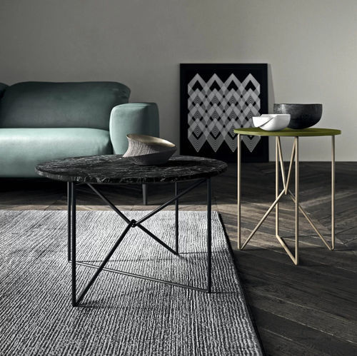 Mesa lateral contemporânea - MW - Presotto - em madeira laqueada brilhante / em madeira laqueada fosca / com base metálica