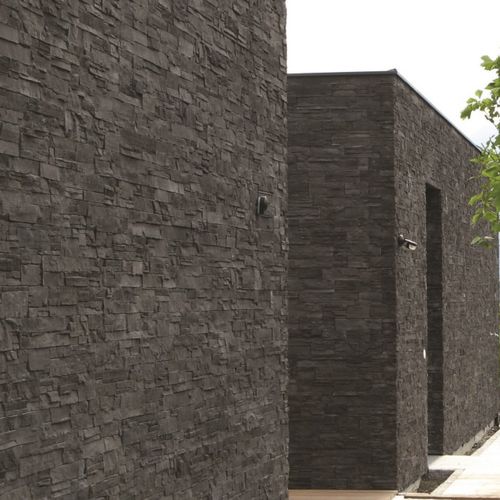 Revestimento de parede em concreto - CLASSIC : HIGHLAND BLACK - Mathios SA - para área externa / para ambiente interno / efeito pedra