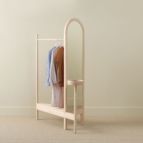Cabideiro de quarto de piso - Valet - ANOTHER COUNTRY - em latão escovado / em madeira de freixo / contemporâneo