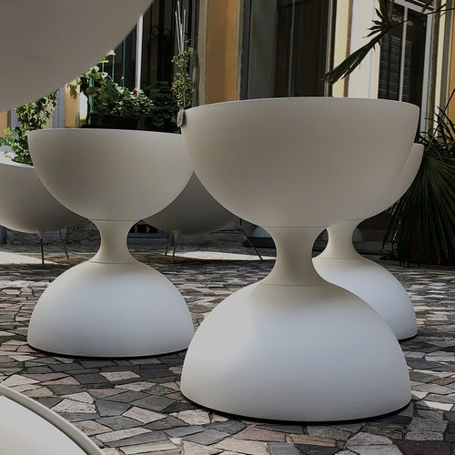Banqueta contemporânea - Glos - Ak47 Design - em grés porcelanato / com base de aço revestido a pó / com pé central
