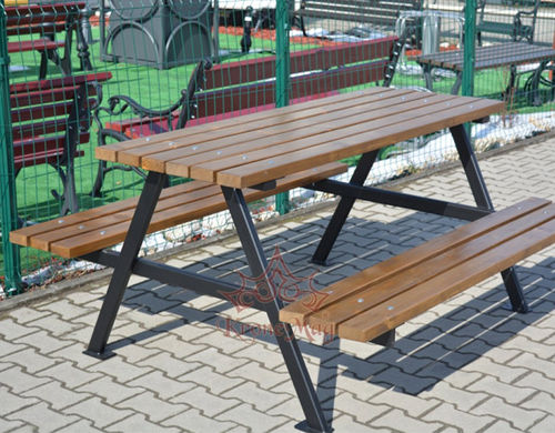 Conjunto de mesa e bancos contemporâneo - BRATISLAVA - KRONEMAG MILLENIUM srl - em madeira / metálico / sob medida