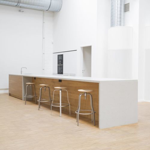 Cozinha contemporânea - BWI - MYKILOS - em madeira / em madeira de freixo / em concreto