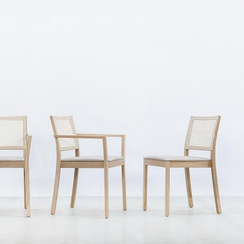Cadeira para interlocutor contemporânea - ST4N GRITSCH - HUSSL - em madeira / da linha comercial / com braços