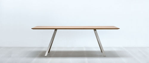 Mesa contemporânea - SOLID T - HUSSL - em madeira maciça / retangular / da linha comercial