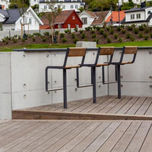 Cadeira alta contemporânea - APRIL  - Vestre - para ambiente externo / em madeira / com base em aço galvanizado