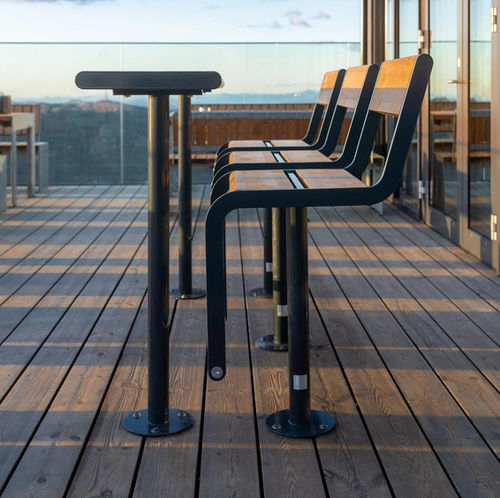 Mesa de piquenique contemporânea - APRIL  - Vestre - em madeira / com base em aço galvanizado / retangular