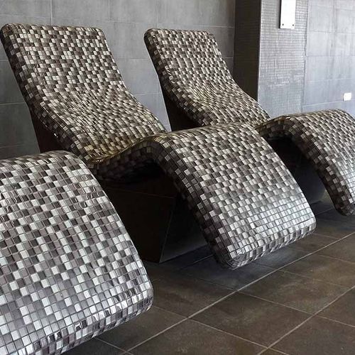 Chaise longue contemporânea - INTERVAP EUROPA SLU - em pedra / em pedra / para spa