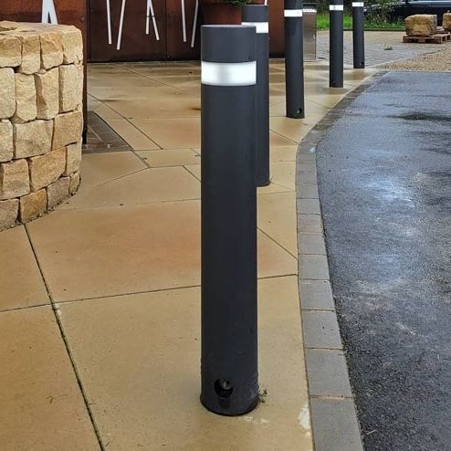 Poste balizador de iluminação de jardim - 230 - ABES S.à r.l. Public Design - para espaços públicos / contemporâneo / em alumínio fundido