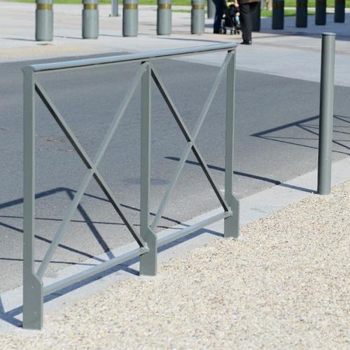 Barreira de proteção - CLASSICO - univers & cité | mobilier urbain - fixa / em aço / para espaço público