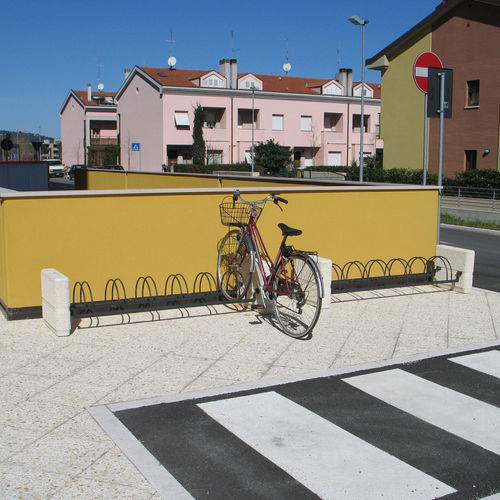 Bicicletário de piso - QUARZO - VASART URBAN DESIGN - para espaço público / em metal pintado / em concreto