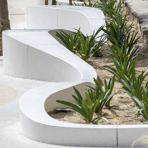 Banco para espaço público curvo - SAN MAURO MARE - VASART URBAN DESIGN - contemporâneo / em concreto / sem encosto