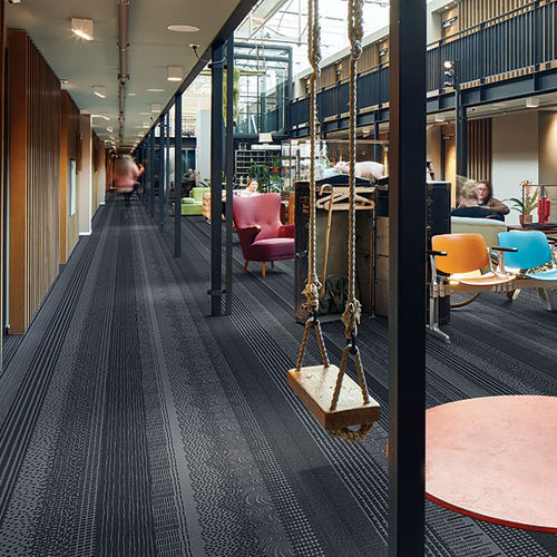 Carpete agulhado - SHOWTIME GRAPHIC - Forbo Flooring Systems - em poliamida / para o setor terciário / floral