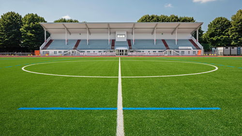 Grama sintética - RS+ R - Polytan GmbH - natural / em rolo / para campo ou quadra esportiva