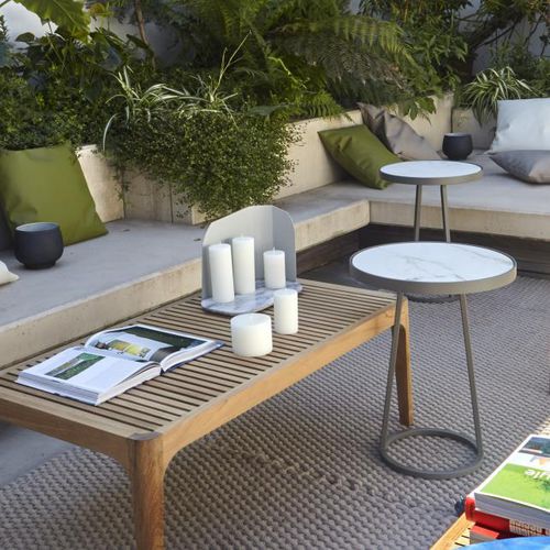 Mesa gueridon contemporânea - CIRCLES - CINNA - em aço laqueado / em arenito / com base em aço