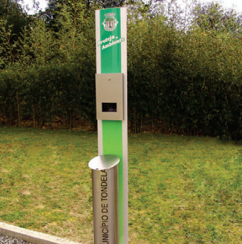Lixeira para coleta de fezes de cães - CANINO - EUROBOLLARD - metálica / com dispensador de sacolas / contemporânea
