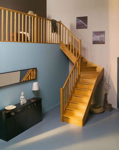 Escada em L - TAUARI - Saint Gobain GIMM menuiseries - com degraus em madeira / com estrutura em madeira / contemporânea