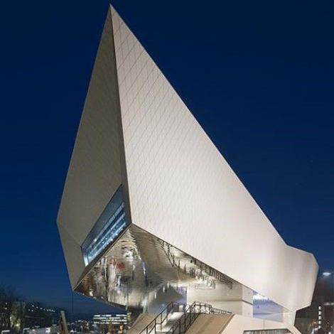 Revestimento de fachada em painéis - PORSCHE MUSEUM - Design Factory cmb - em aço inoxidável / liso