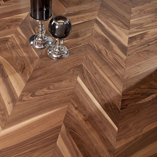 Piso estruturado - TRADITIONAL - Coswick Hardwood - em nogueira americana / em espinha de peixe / oleado