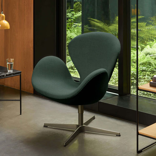 Poltrona contemporânea - SWAN™ - Fritz Hansen - em couro / em tecido / vermelha