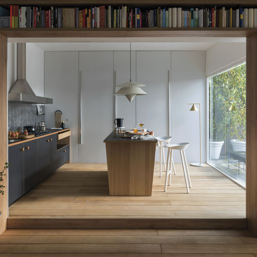 Cozinha contemporânea - LEPIC NERO INGO - SCHIFFINI - em madeira / com ilha / com pegas
