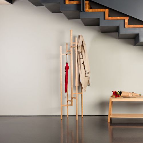 Cabideiro de piso - EIGEN - Woodman Ltd. - contemporâneo / em carvalho