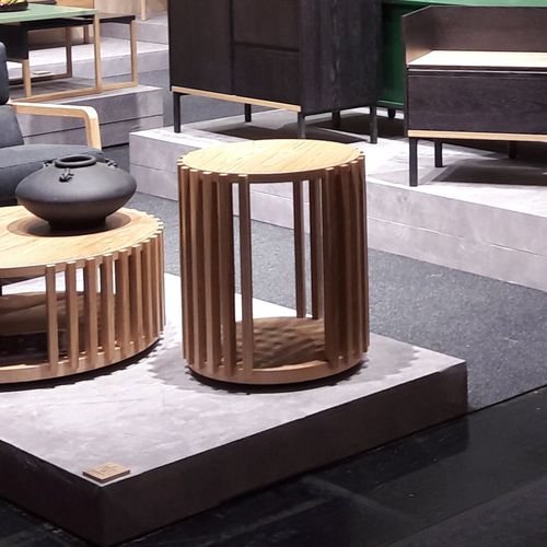 Mesa lateral contemporânea - DRUM - Woodman Ltd. - em madeira maciça / com base em madeira maciça / redonda
