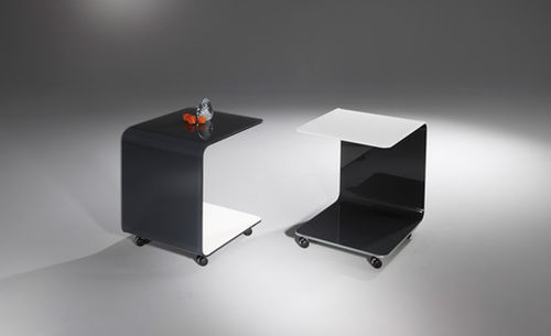 Mesa lateral contemporânea - ZABO - Dreieck GmbH - em vidro / retangular / com rodízios