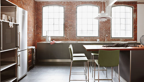 Cozinha contemporânea - Loft Hamburg - eggersmann küchen GmbH & Co. KG - em cerejeira / em aço inoxidável / em laminado