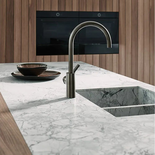 Cozinha contemporânea - E3.0 - eggersmann küchen GmbH & Co. KG - em nogueira / em quartzito / em aço