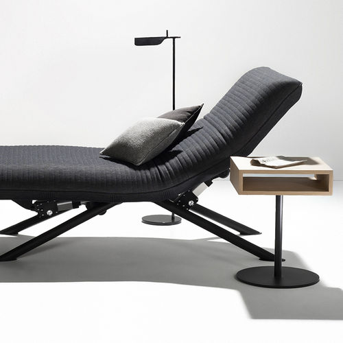 Mesa lateral contemporânea - ENVELOPPE - Kreamat NV - em carvalho / metálica / quadrada